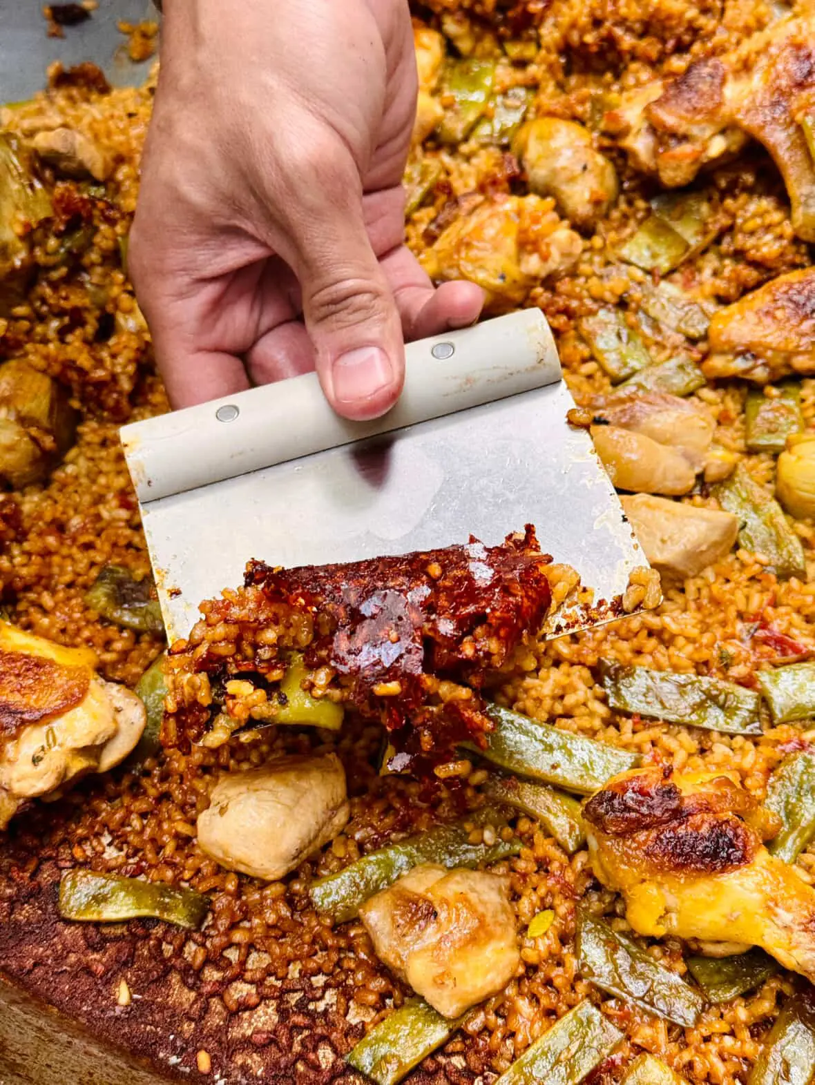 Paella valenciana tradicional con socarrat perfecto - El Marbellero